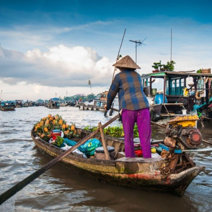 Floating market, Long Xugen, Vietnam